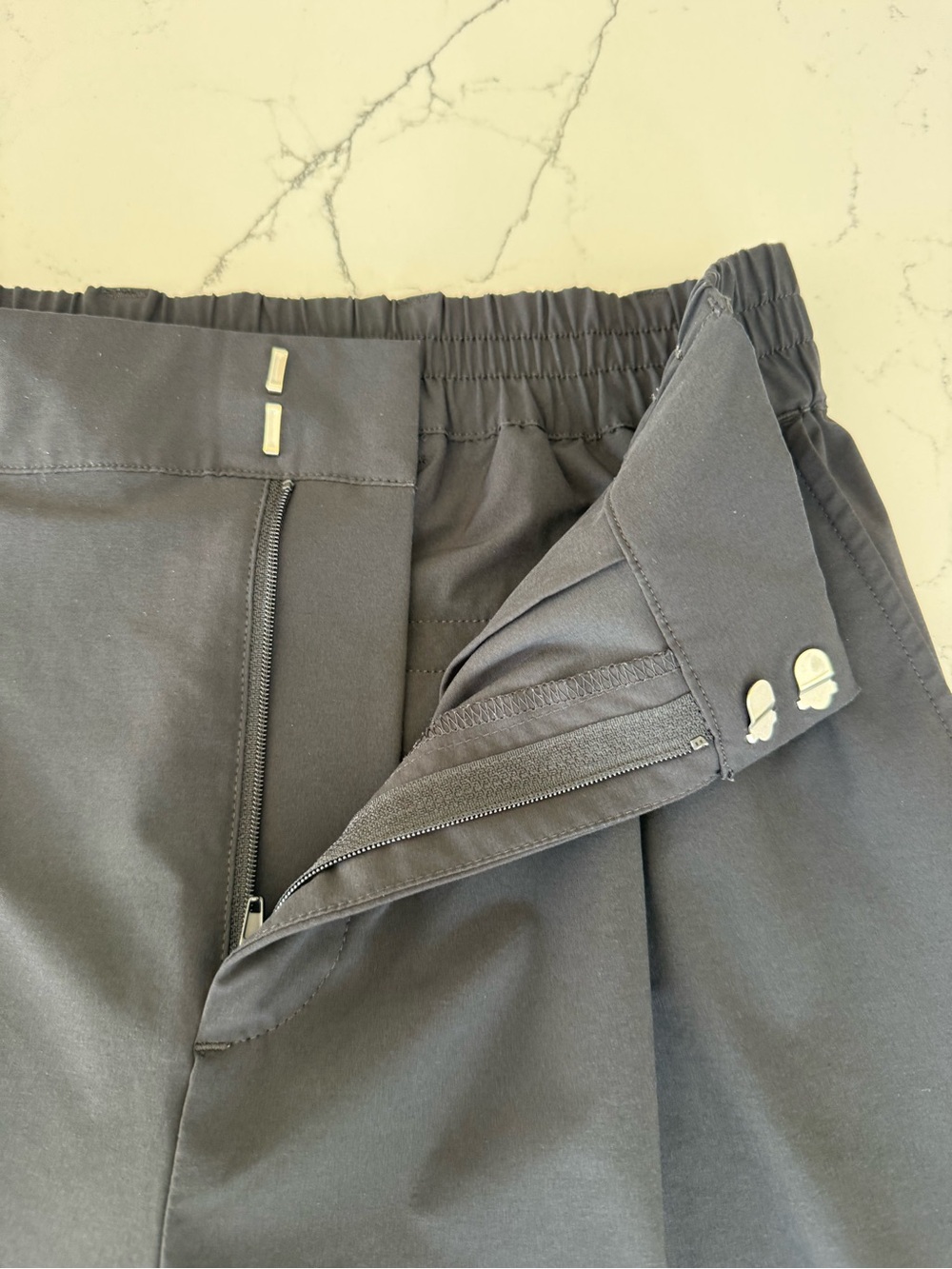 ALO Yoga High-Waist Pursuit Trouser in Black - Picture 9 of 10
